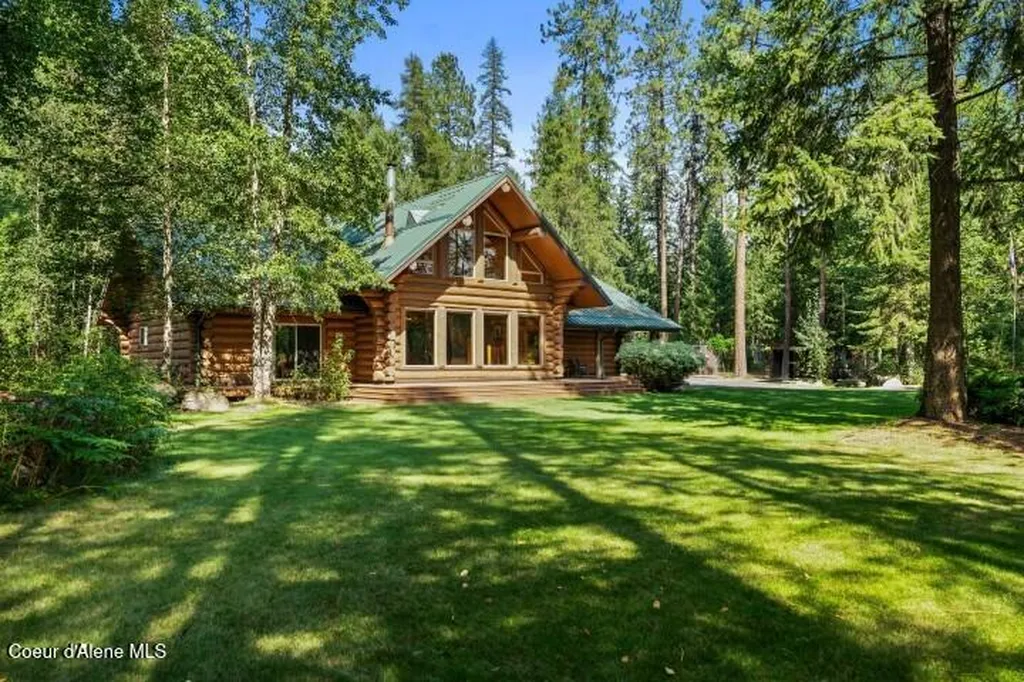 8031 Lakeshore Drive Sagle ID 83860