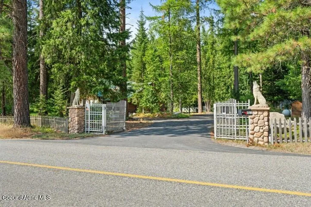 8031 Lakeshore Drive Sagle ID 83860