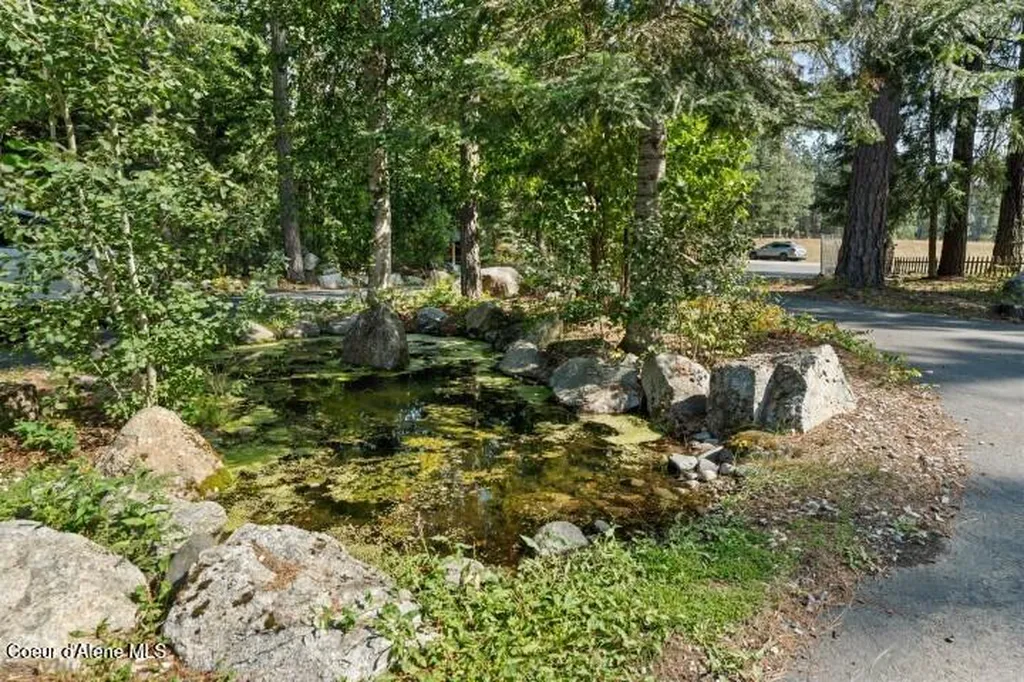 8031 Lakeshore Drive Sagle ID 83860