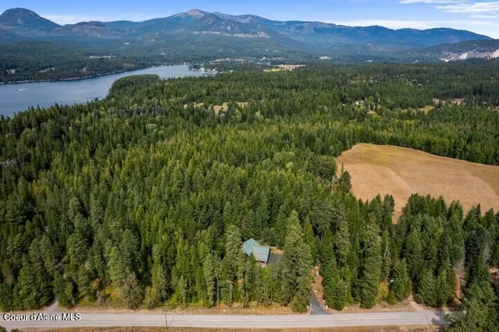 8031 Lakeshore Drive Sagle ID 83860