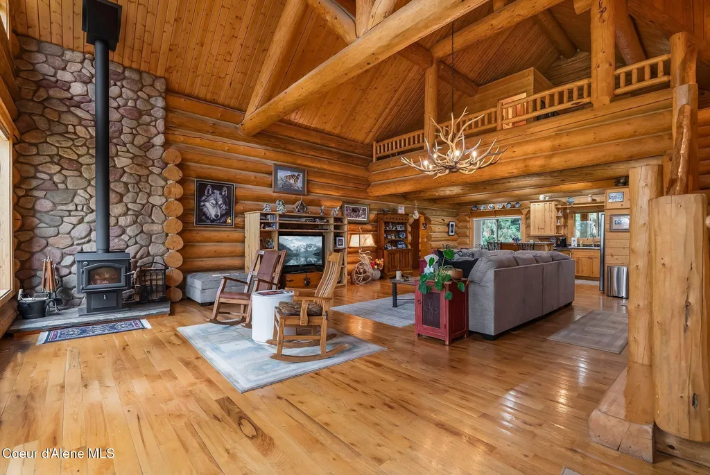 8031 Lakeshore Drive Sagle ID 83860