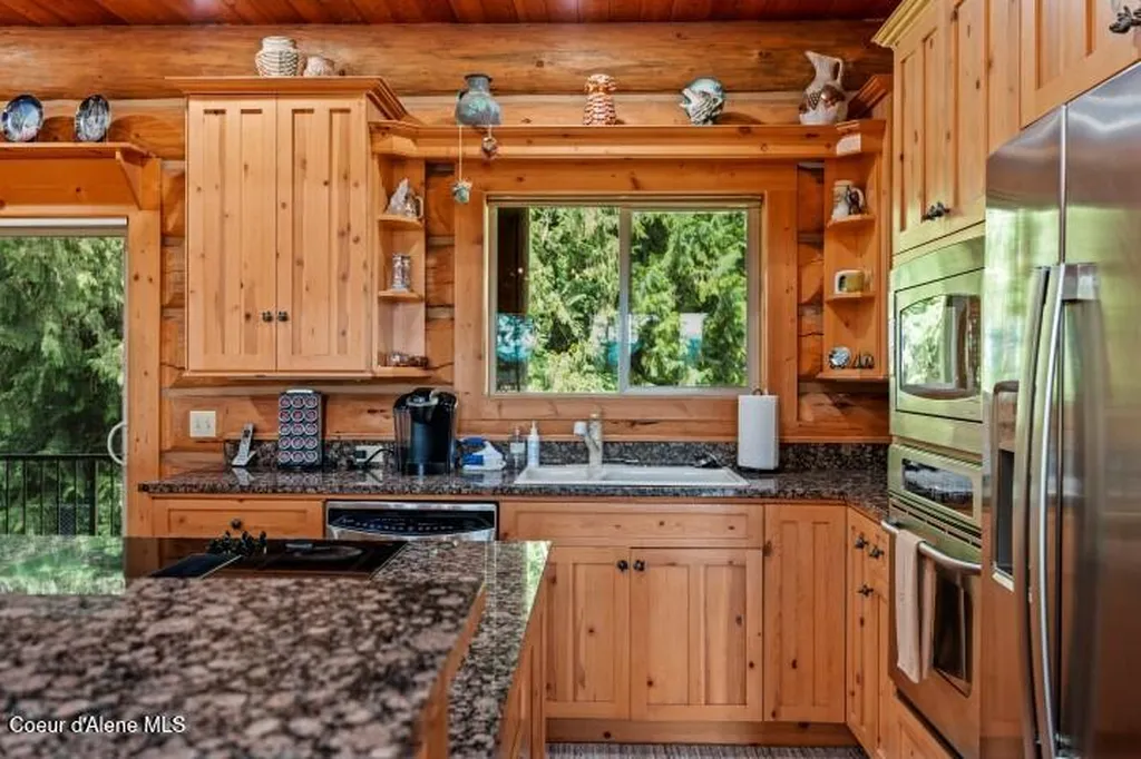 8031 Lakeshore Drive Sagle ID 83860