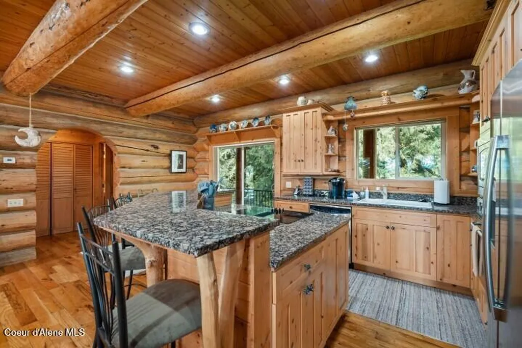 8031 Lakeshore Drive Sagle ID 83860