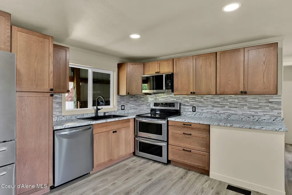 28128 N Highway 41 Spirit Lake ID 83869