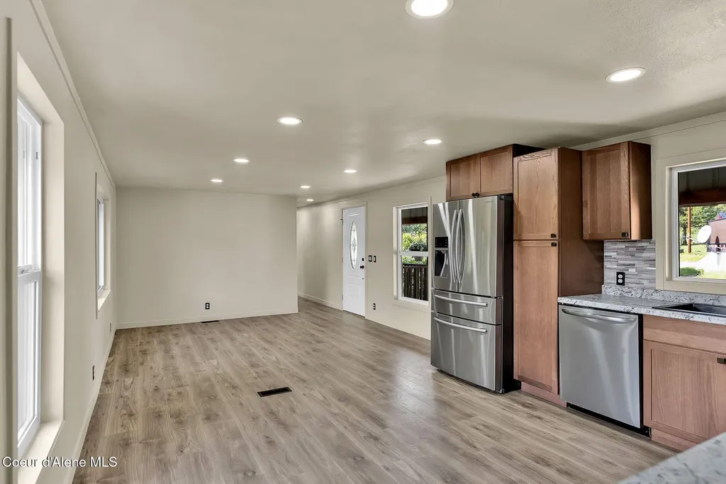 28128 N Highway 41 Spirit Lake ID 83869