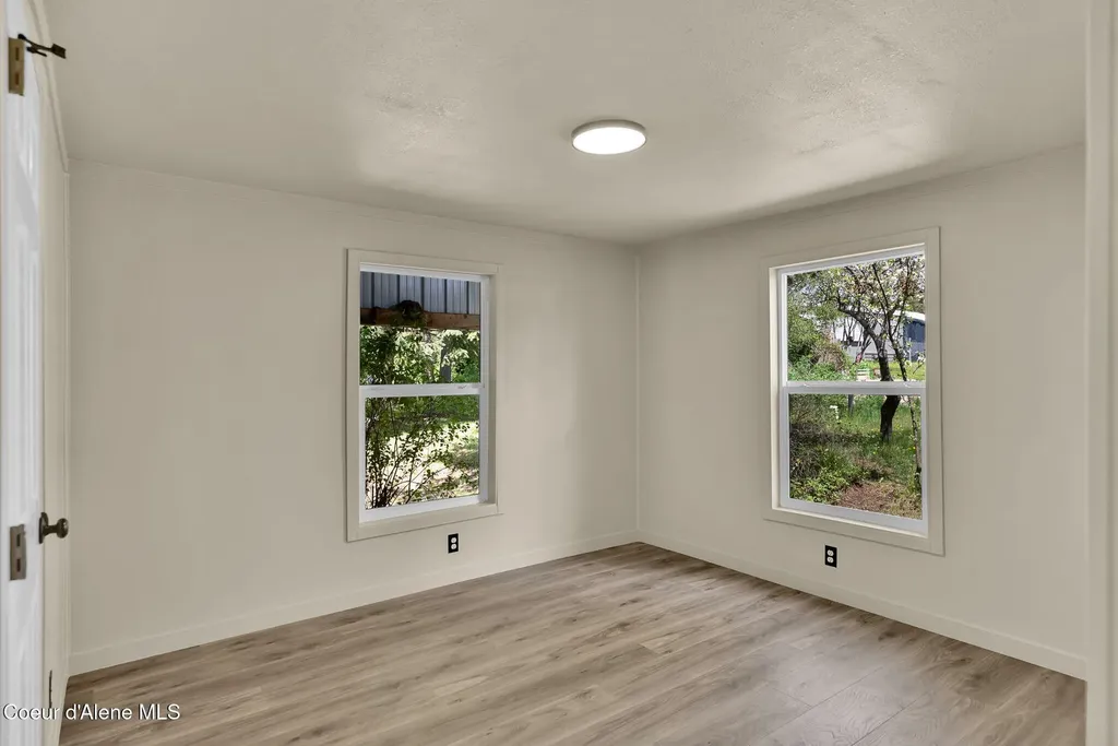28128 N Highway 41 Spirit Lake ID 83869