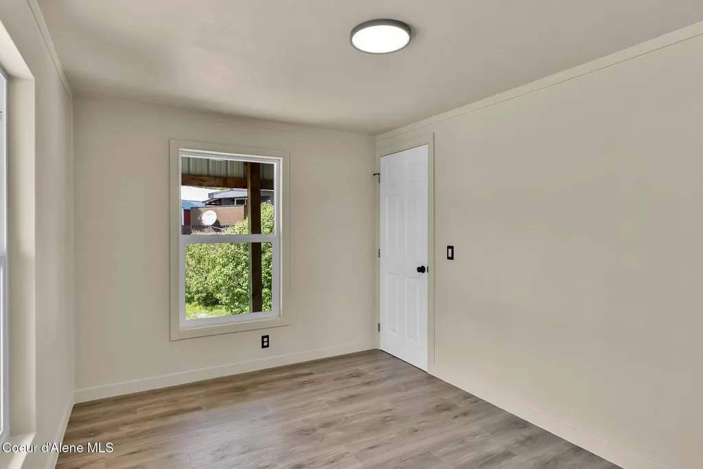 28128 N Highway 41 Spirit Lake ID 83869