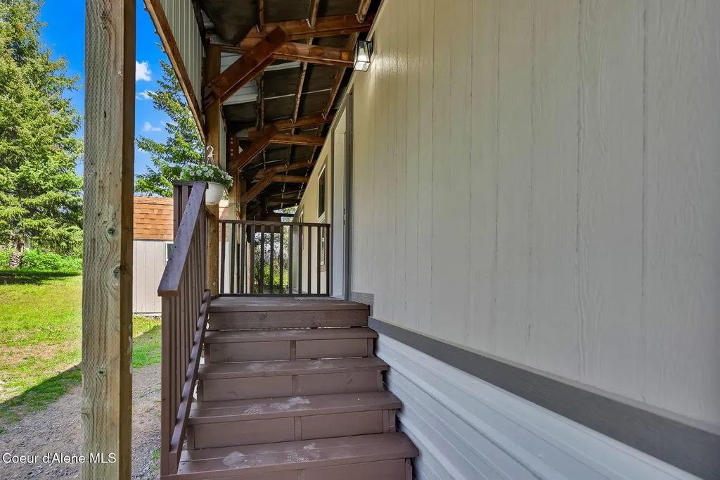 28128 N Highway 41 Spirit Lake ID 83869