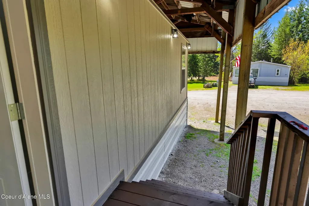 28128 N Highway 41 Spirit Lake ID 83869