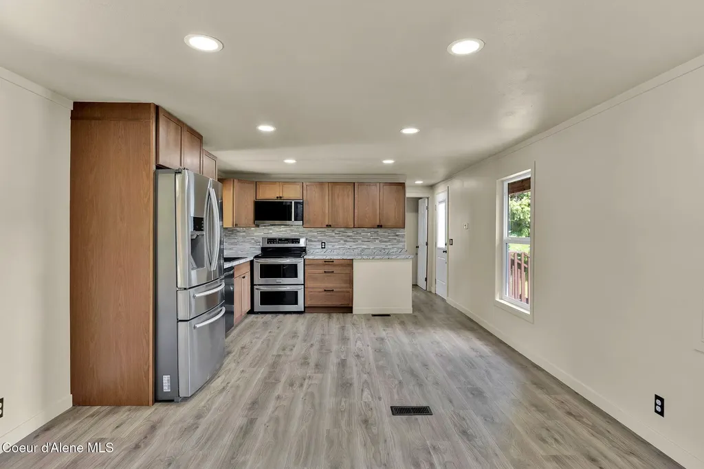 28128 N Highway 41 Spirit Lake ID 83869