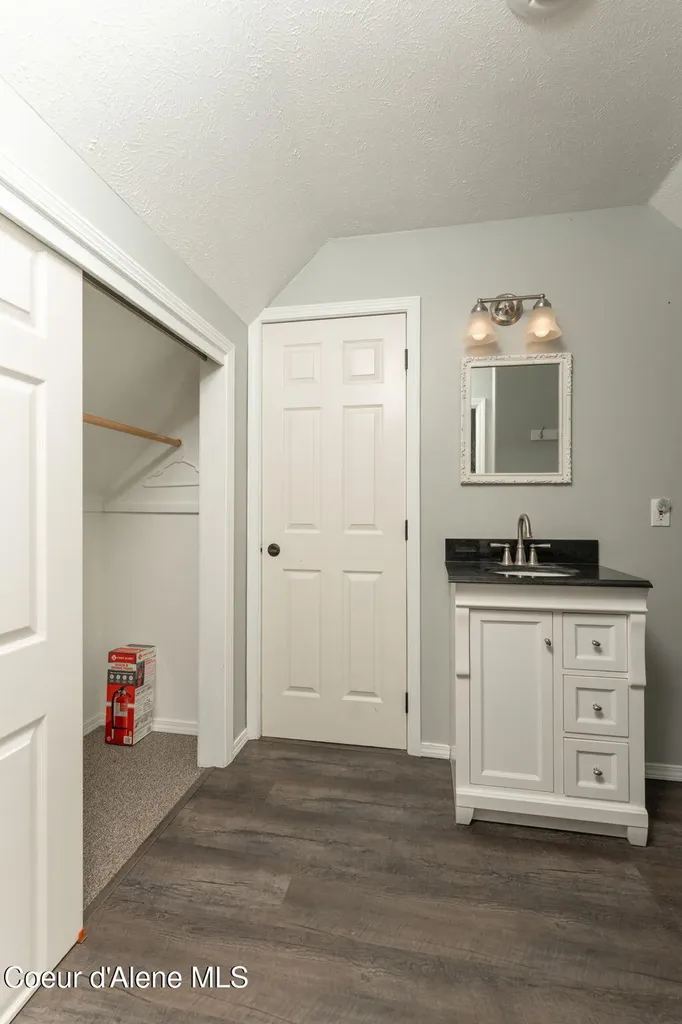 1673 Christopher Lane Moscow ID 83843
