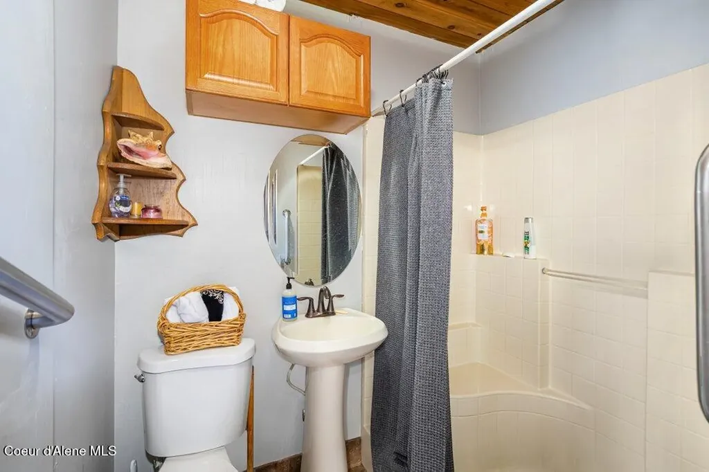 784 Twin Rivers Road Athol ID 83801