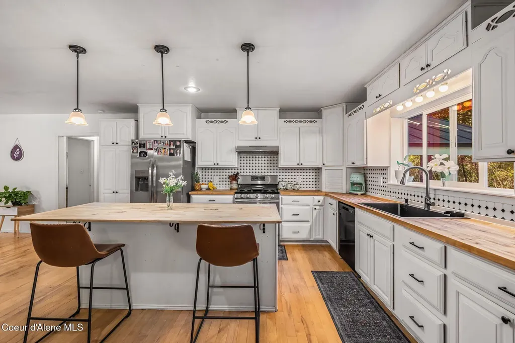 883 Mountain View Road Clark Fork ID 83811