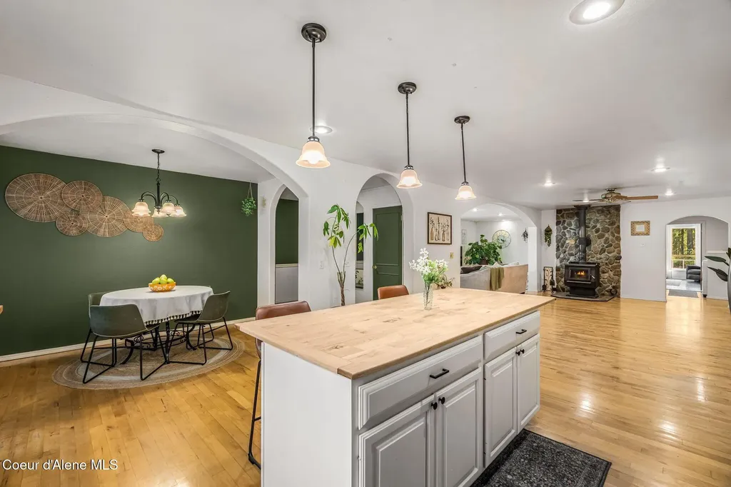 883 Mountain View Road Clark Fork ID 83811