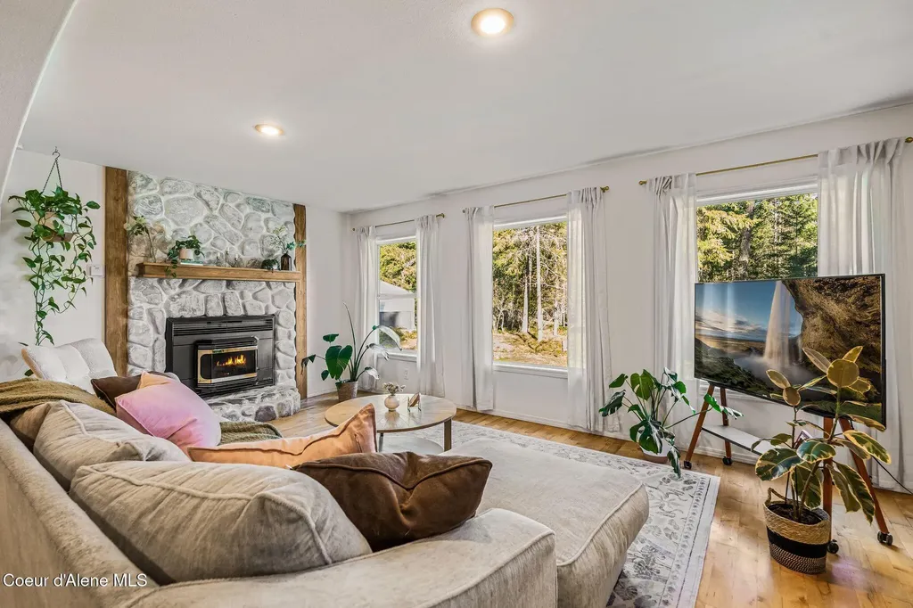 883 Mountain View Road Clark Fork ID 83811