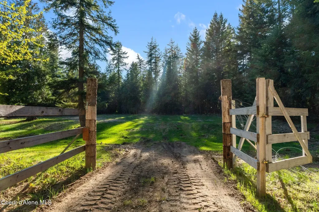883 Mountain View Road Clark Fork ID 83811