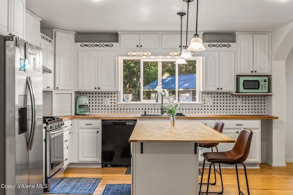 883 Mountain View Road Clark Fork ID 83811