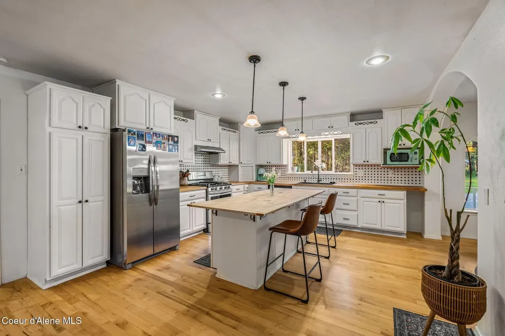 883 Mountain View Road Clark Fork ID 83811