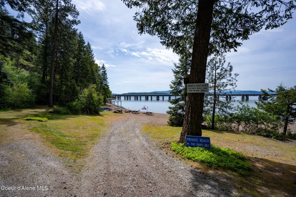 645 Eagle Crest Drive Sagle ID 83860
