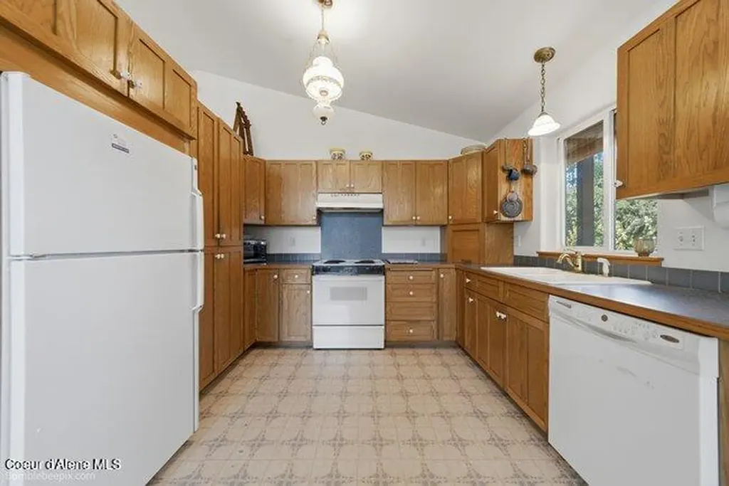 407 Spyglass Hill Road Careywood ID 83809