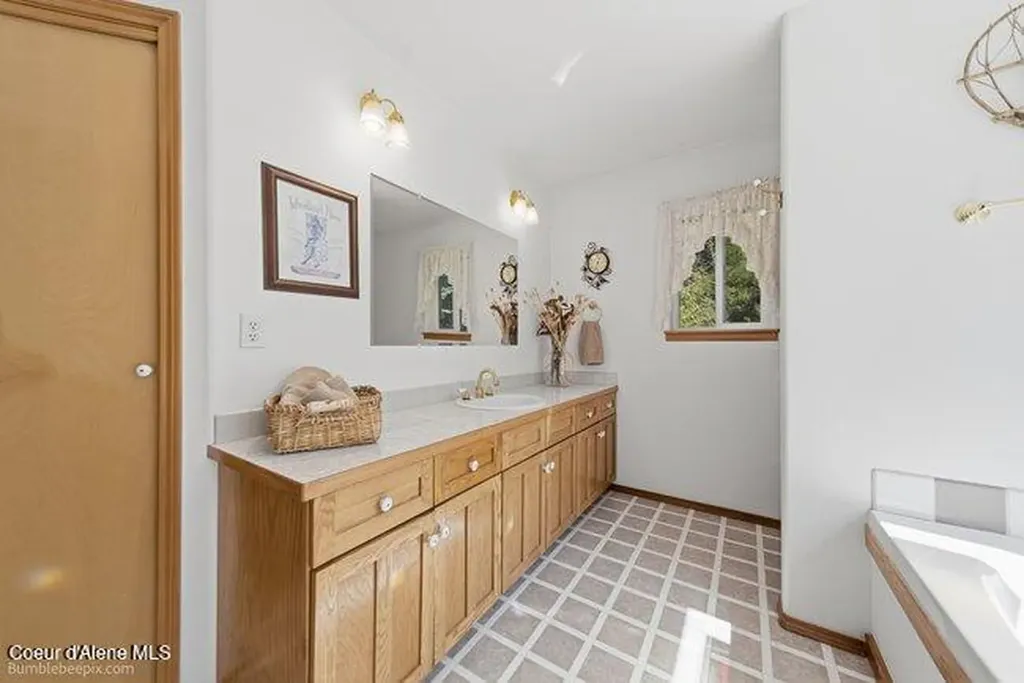 407 Spyglass Hill Road Careywood ID 83809