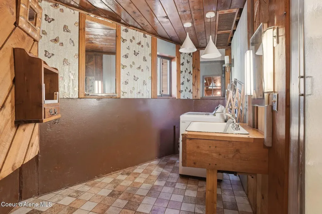 1395 Rolling Thunder Ridge Road Sandpoint ID 83864