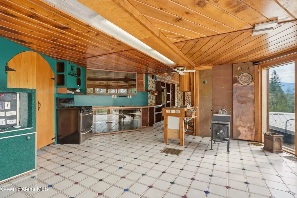 1395 Rolling Thunder Ridge Road Sandpoint ID 83864