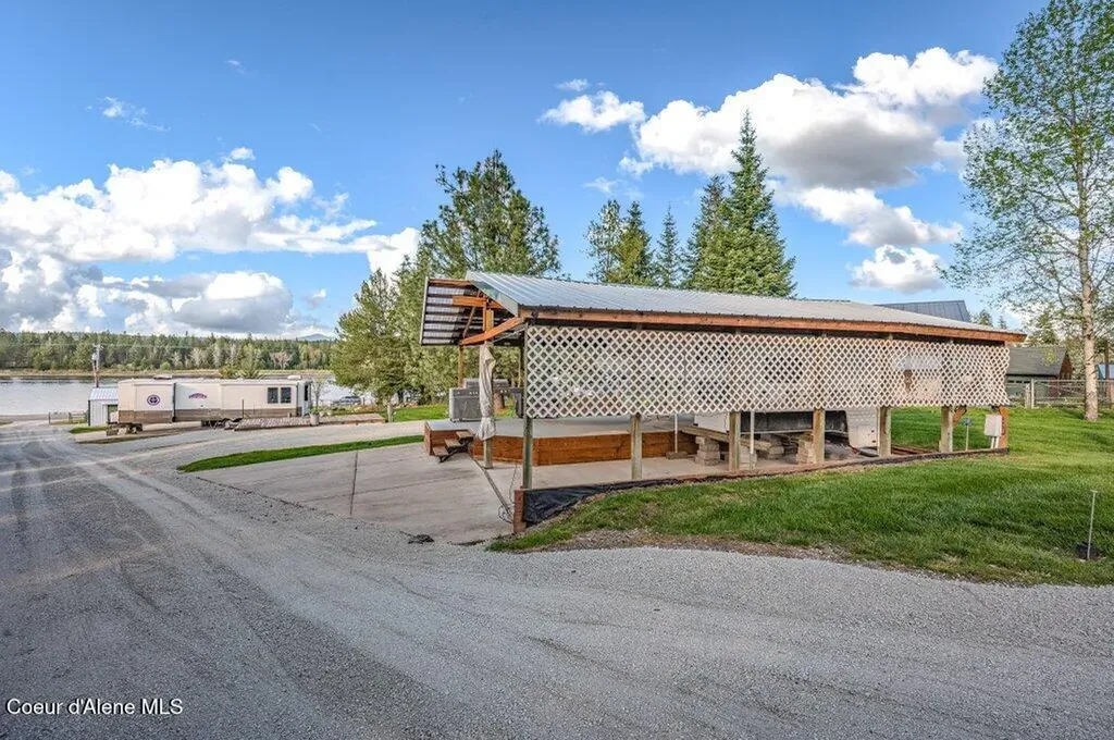 17768 Dufort Road Priest River ID 83856