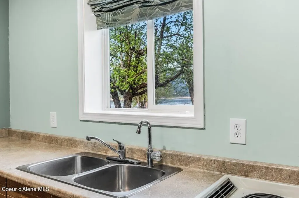 17768 Dufort Road Priest River ID 83856