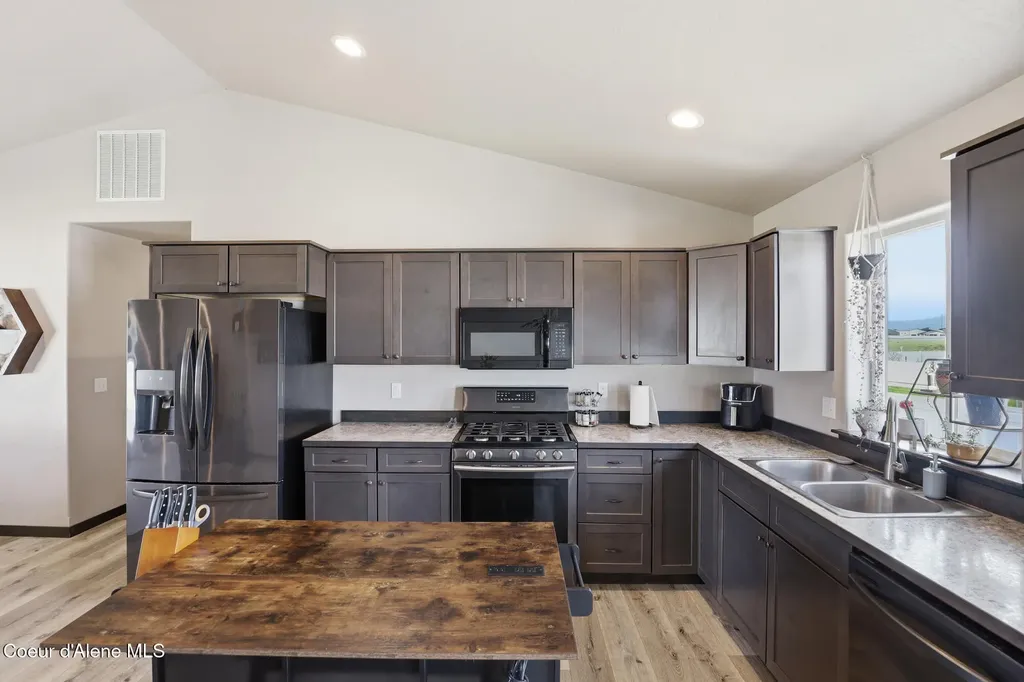 12183 N Gipper Loop Rathdrum ID 83858
