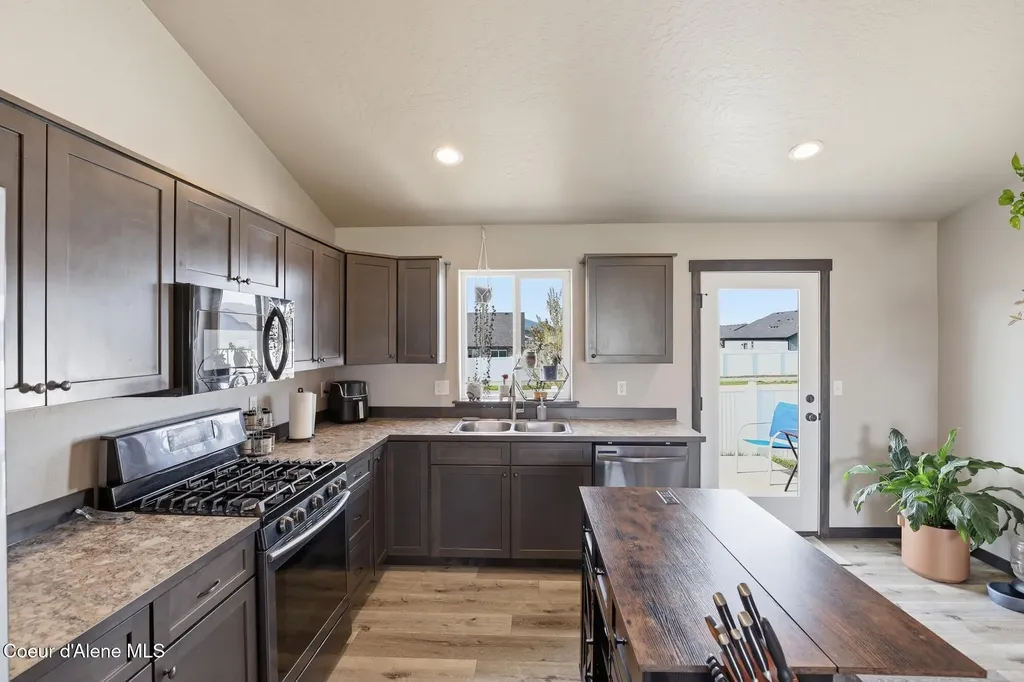 12183 N Gipper Loop Rathdrum ID 83858