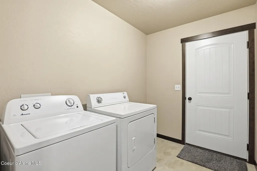12183 N Gipper Loop Rathdrum ID 83858