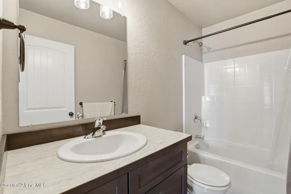 12183 N Gipper Loop Rathdrum ID 83858