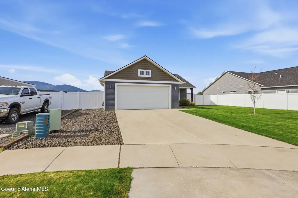 12183 N Gipper Loop Rathdrum ID 83858