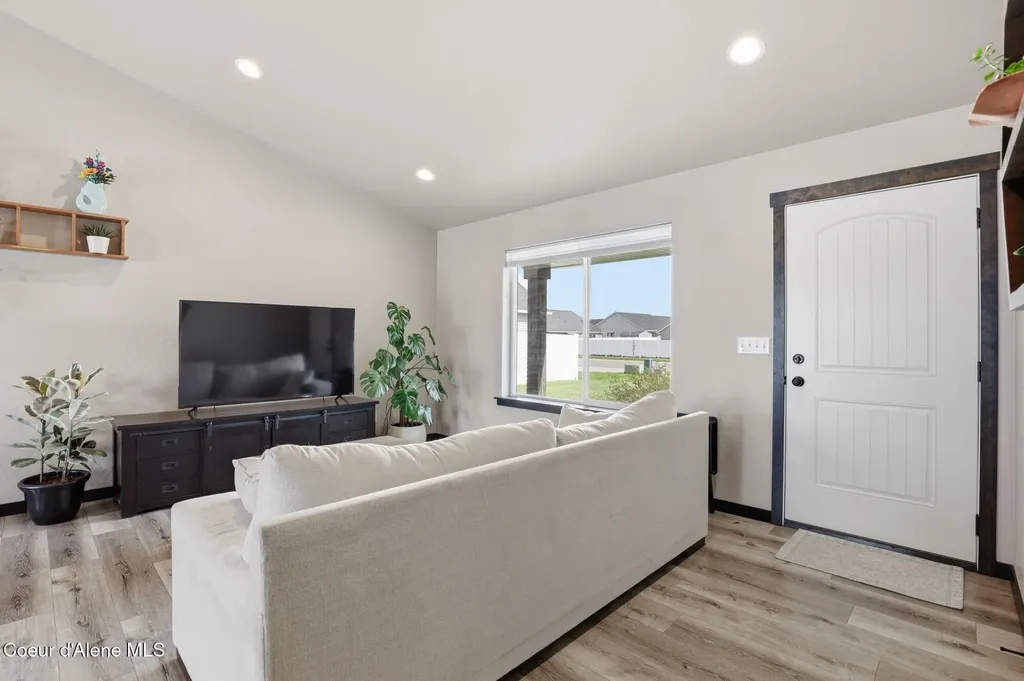 12183 N Gipper Loop Rathdrum ID 83858