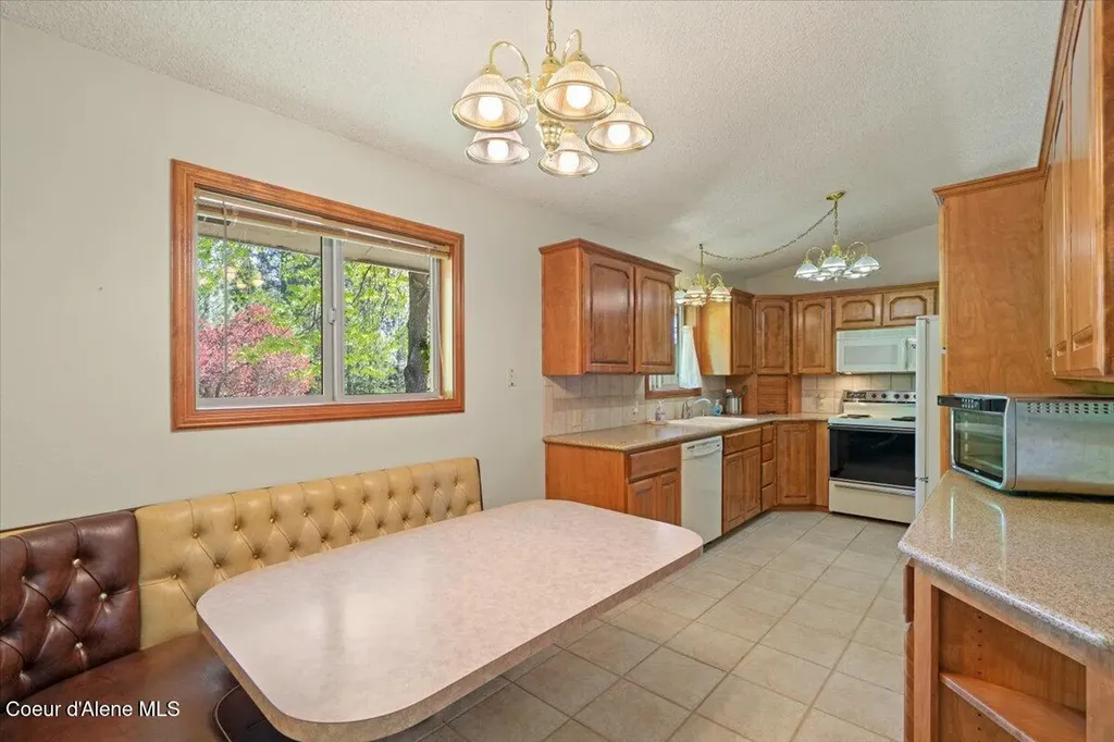 16259 W Hollister Hills Drive Hauser ID 83854