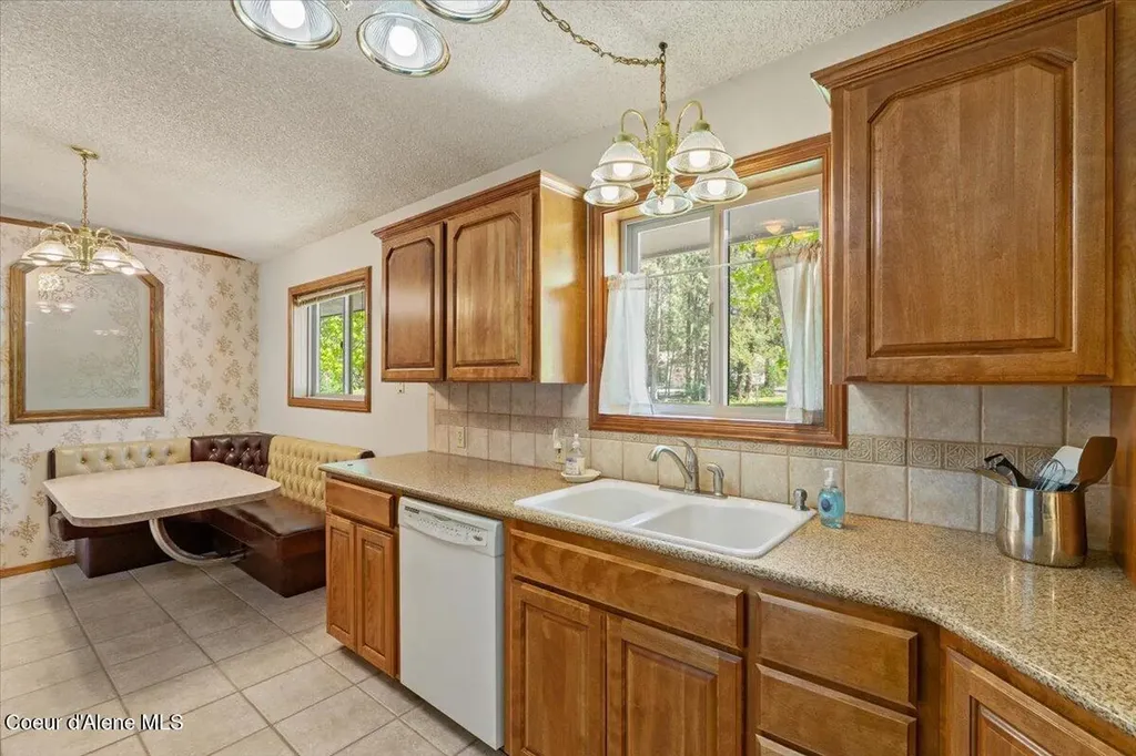 16259 W Hollister Hills Drive Hauser ID 83854