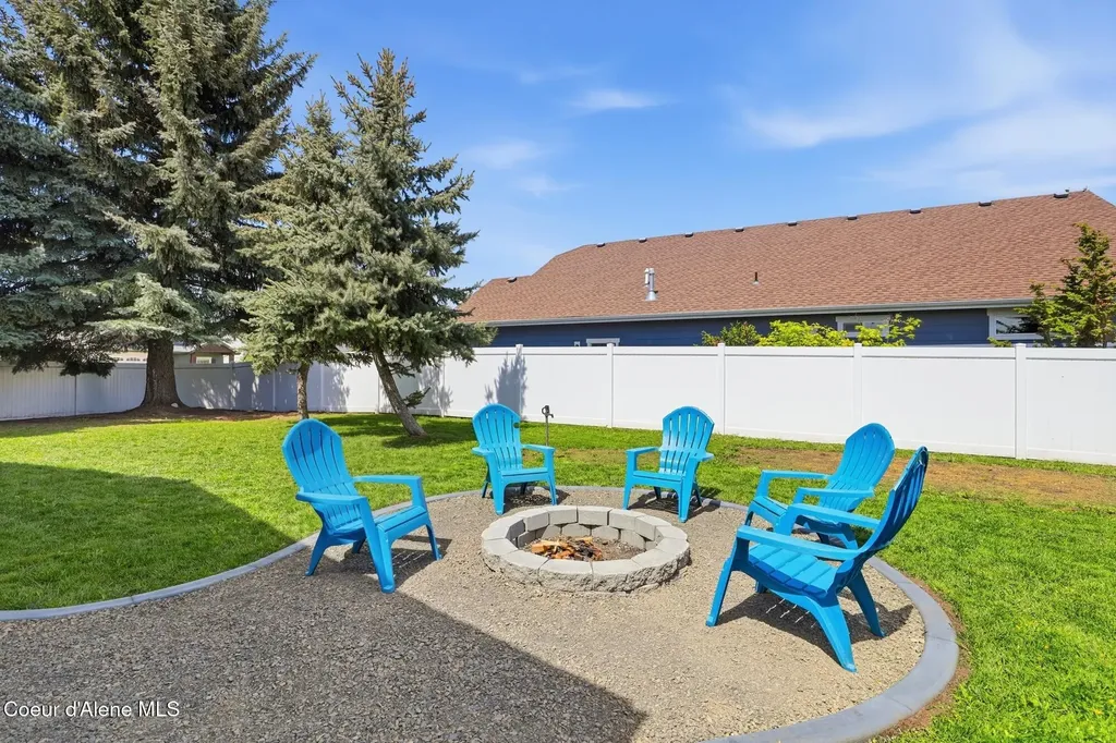 1525 W Miles Avenue Hayden ID 83835