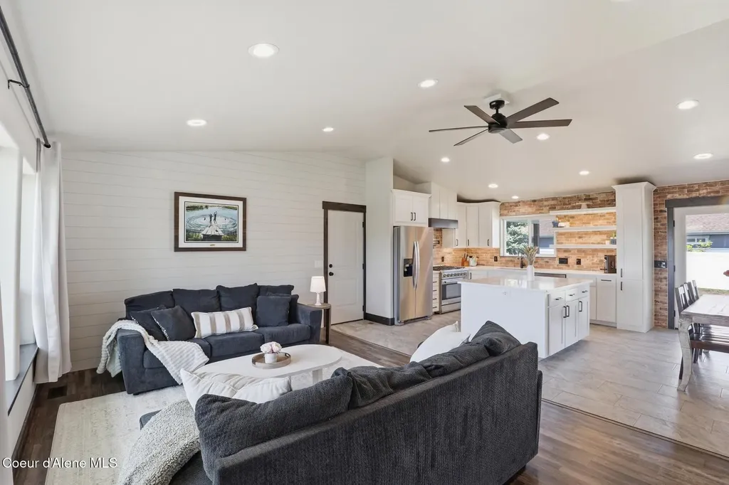 1525 W Miles Avenue Hayden ID 83835