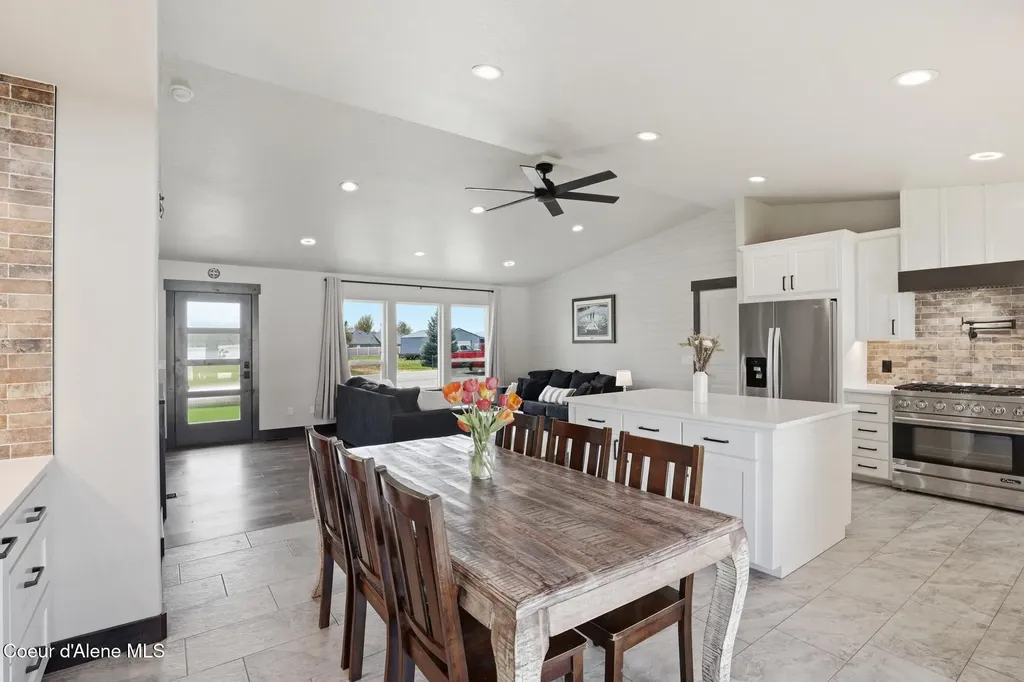 1525 W Miles Avenue Hayden ID 83835