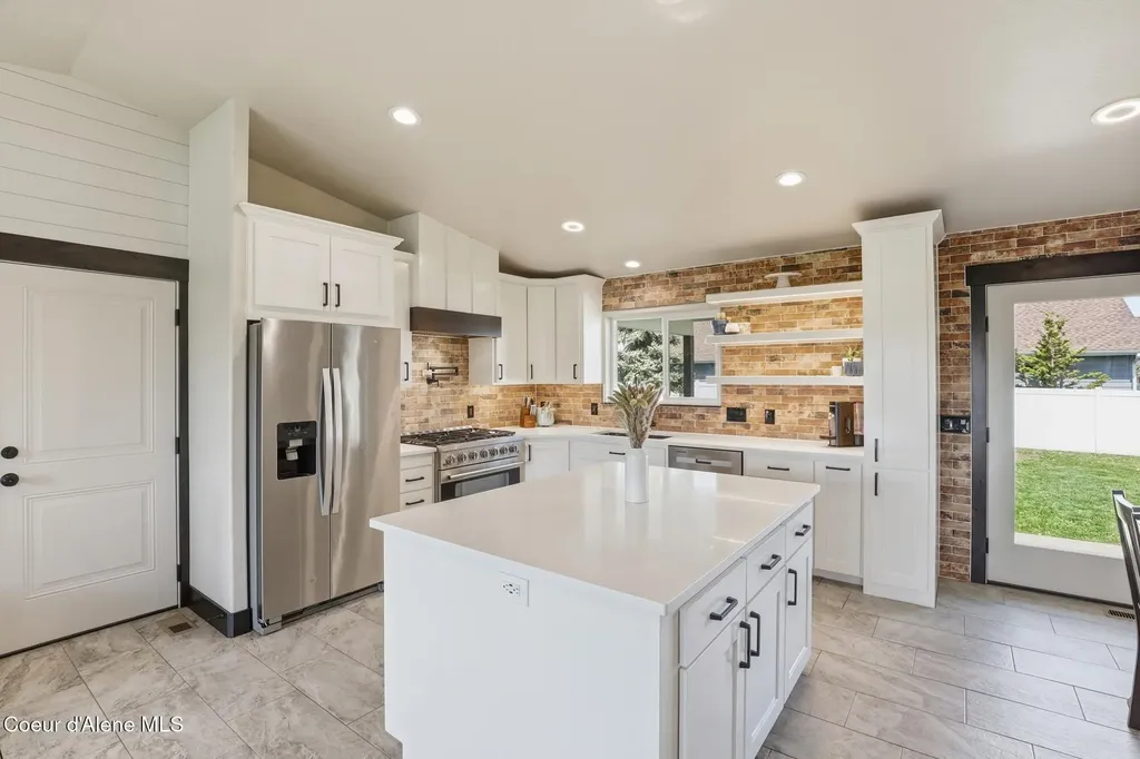 1525 W Miles Avenue Hayden ID 83835