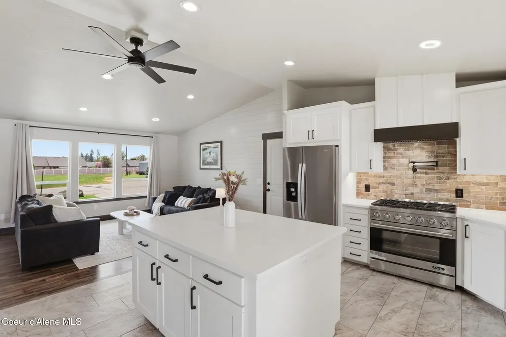 1525 W Miles Avenue Hayden ID 83835