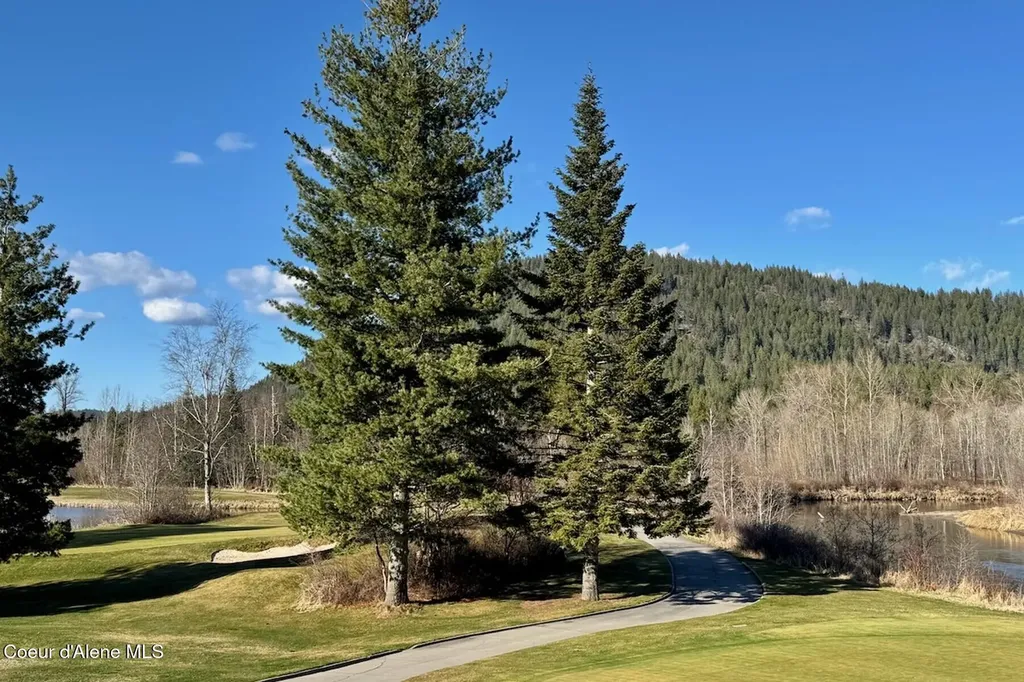 101 Green Monarch Lane Sandpoint ID 83864