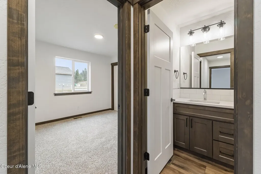 880 E Valley Street S Oldtown ID 83822