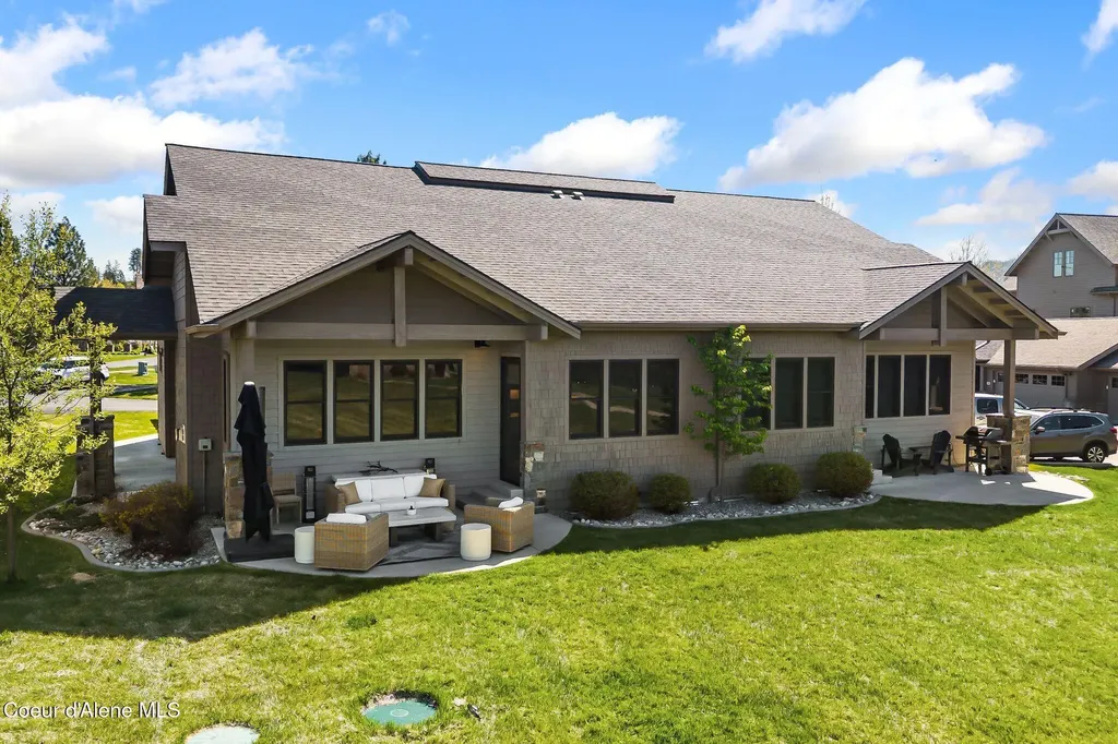 563 Lakeshore Avenue Dover ID 83825