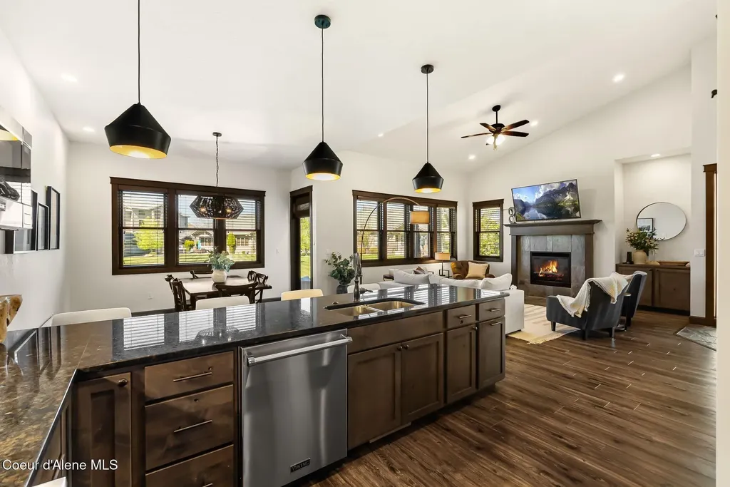 563 Lakeshore Avenue Dover ID 83825