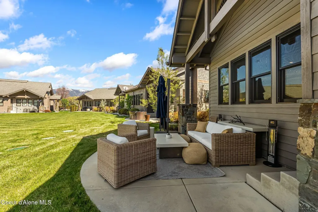 563 Lakeshore Avenue Dover ID 83825