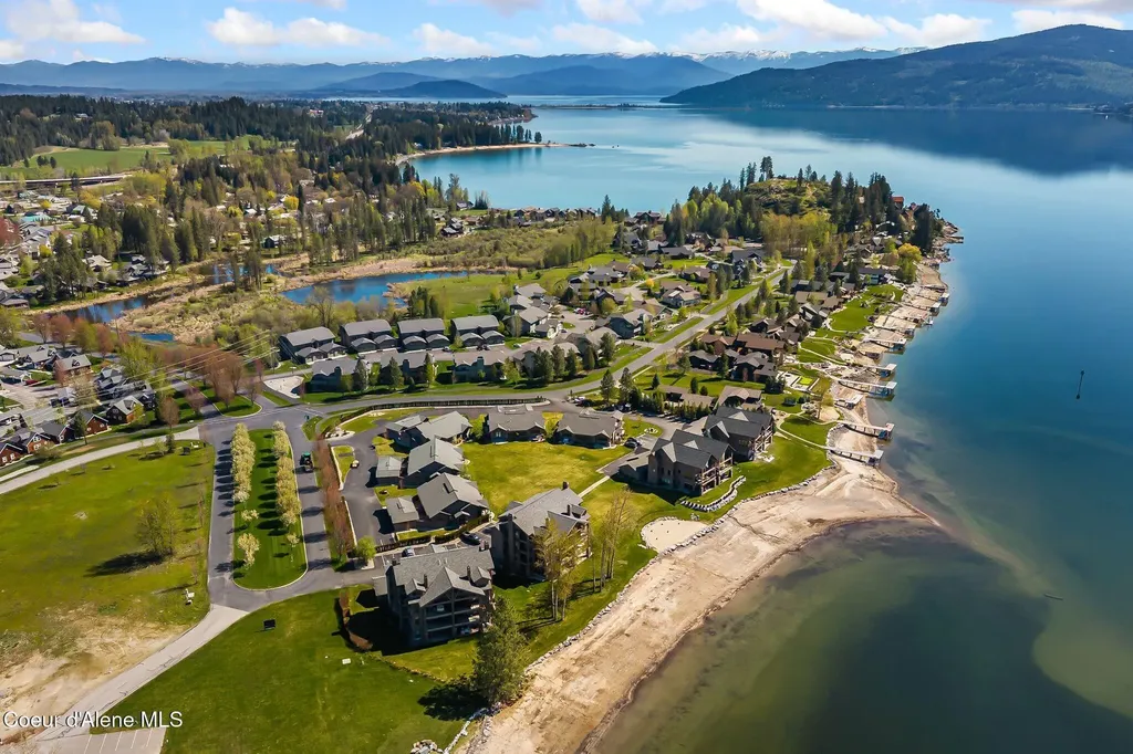 563 Lakeshore Avenue Dover ID 83825