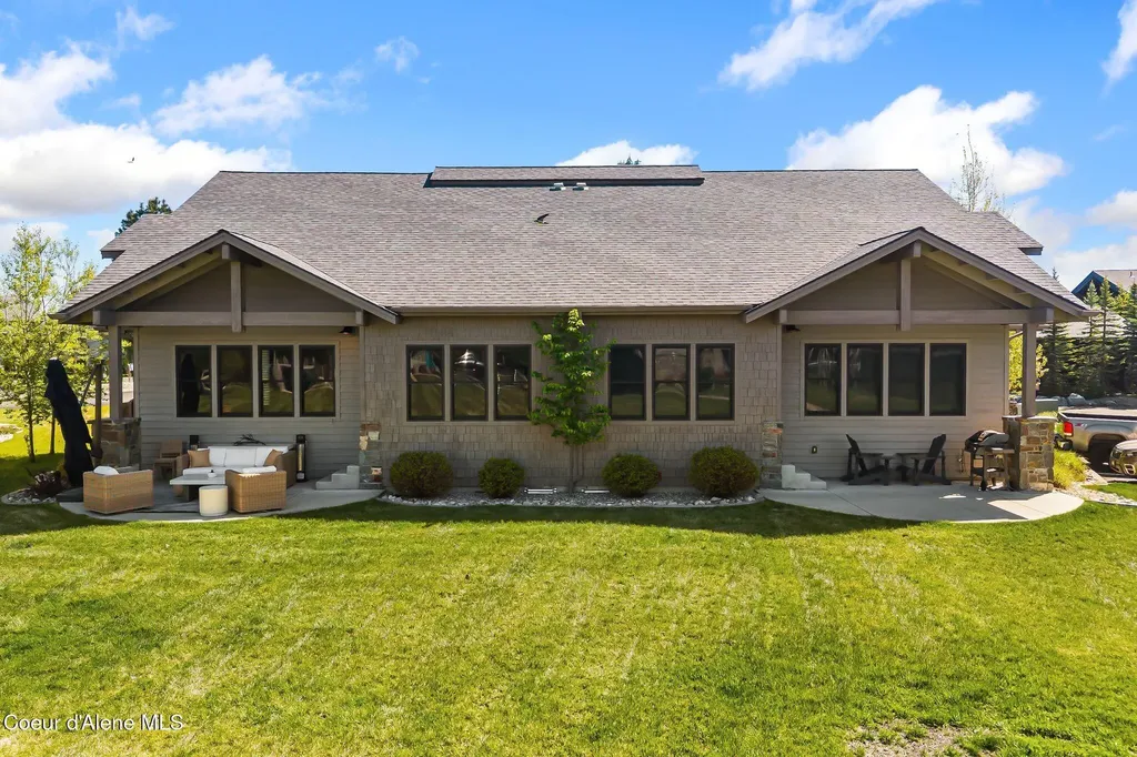 563 Lakeshore Avenue Dover ID 83825