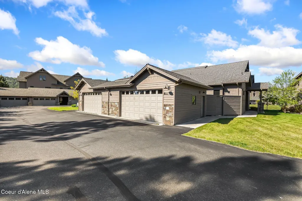 563 Lakeshore Avenue Dover ID 83825